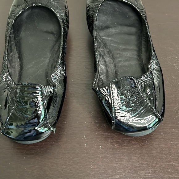 Tory Burch Eddie Patent Leather Ballet Flats Back Embossed Logo Black Shoe Sz 8 - Picture 7 of 11